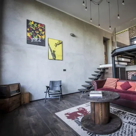 Artsy Loft With Balcony And Free Parking 류블랴나